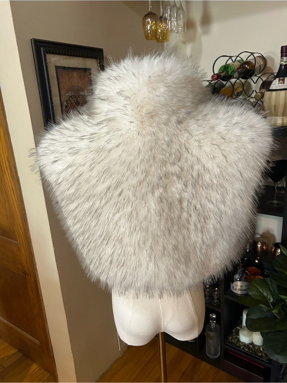 AKIRA Cream-Gray Faux Fur Cropped Vest - Picture 2 of 5